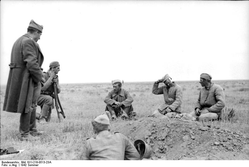 Români luând prizonieri soldați ruși