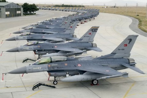 Turcii au început să atace teroriștii din Siria