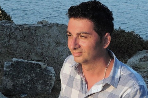 Alex Goldiș: ”Nu se poate trăi din scris, punct!”